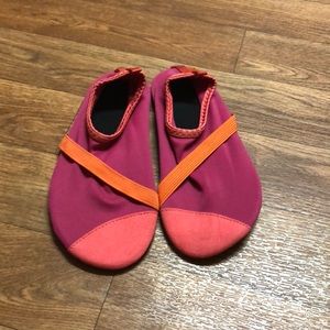 NWOT Women’s Pink and Orange FitKick Flats
